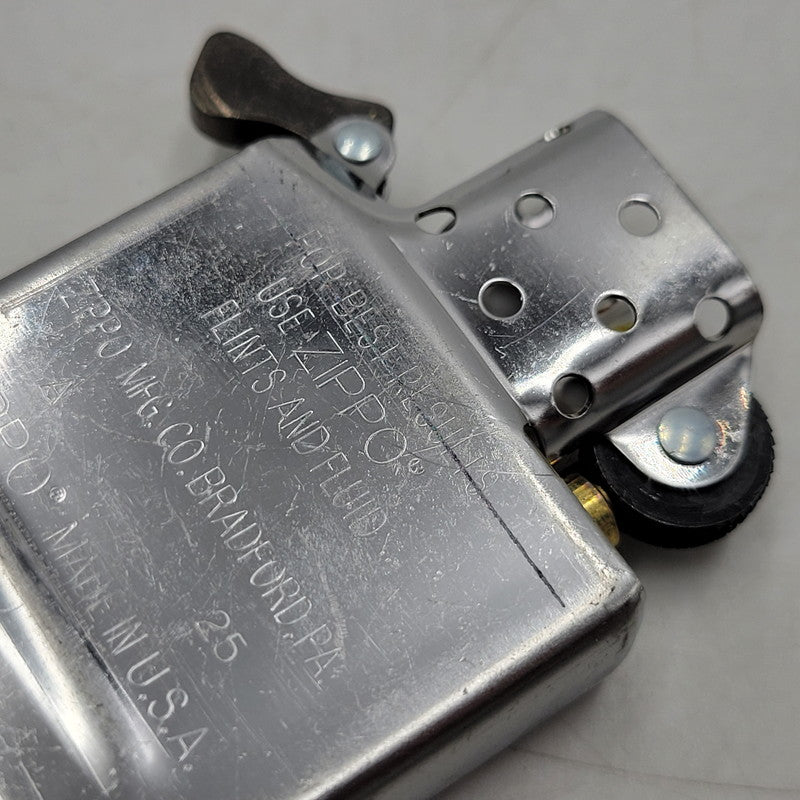【中古美品】【メンズ/レディース】 ZIPPO×HARLEY-DAVIDSON ジッポ×ハーレーダビッドソン BLACK LIGHT ENGINE DESIGN OIL LIGHTER ブラック ライト エンジン デザイン オイル ライター 喫煙具 206-260102-cs-01-izu カラー：ブラック 万代Net店