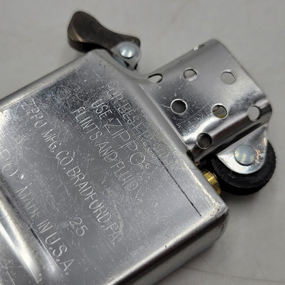 【中古美品】【メンズ/レディース】 ZIPPO×HARLEY-DAVIDSON ジッポ×ハーレーダビッドソン BLACK LIGHT ENGINE DESIGN OIL LIGHTER ブラック ライト エンジン デザイン オイル ライター 喫煙具 206-260102-cs-01-izu カラー：ブラック 万代Net店