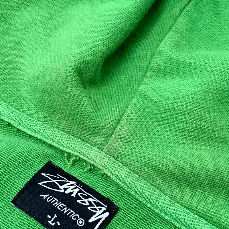 【現状渡し品】【メンズ】 STUSSY AUTHENTIC ステューシー オーセンティック SLEEVE SKULL ZIP UP HOODED SWEATSHIRT ジップアップ フーデッド スウェットシャツ パーカー 長袖 トップス 142-250918-as-18-izu サイズ：L カラー：グリーン 万代Net店