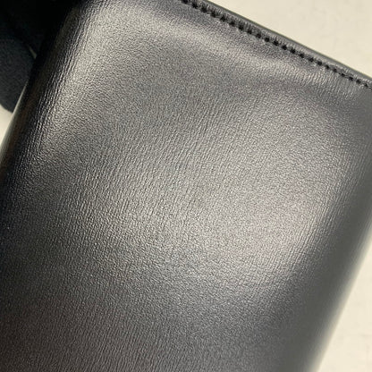 【中古美品】【メンズ/レディース】 CELINE セリーヌ ラージウォレット トリオンフ シャイニーカーフスキン 長財布 サイフ 181-251004-ay-05-izu カラー：ブラック 万代Net店