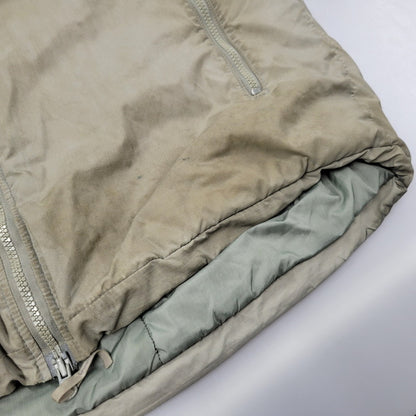 【現状渡し品】【メンズ】 U.S.ARMY ユーエスアーミー ECWCS GEN3 LEVEL7 PRIMALOFT JACKET 911QY-07-D-0003 レベル7 プリマロフト ジャケット WILDTHINGS社製 アウター 146-251004-as-06-izu サイズ：M-REG カラー：グレー系 万代Net店