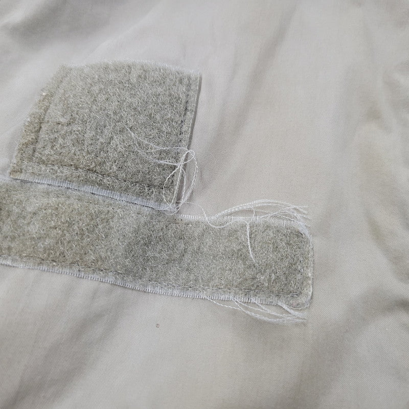 【現状渡し品】【メンズ】 U.S.ARMY ユーエスアーミー ECWCS GEN3 LEVEL7 PRIMALOFT JACKET 911QY-07-D-0003 レベル7 プリマロフト ジャケット WILDTHINGS社製 アウター 146-251004-as-06-izu サイズ：M-REG カラー：グレー系 万代Net店