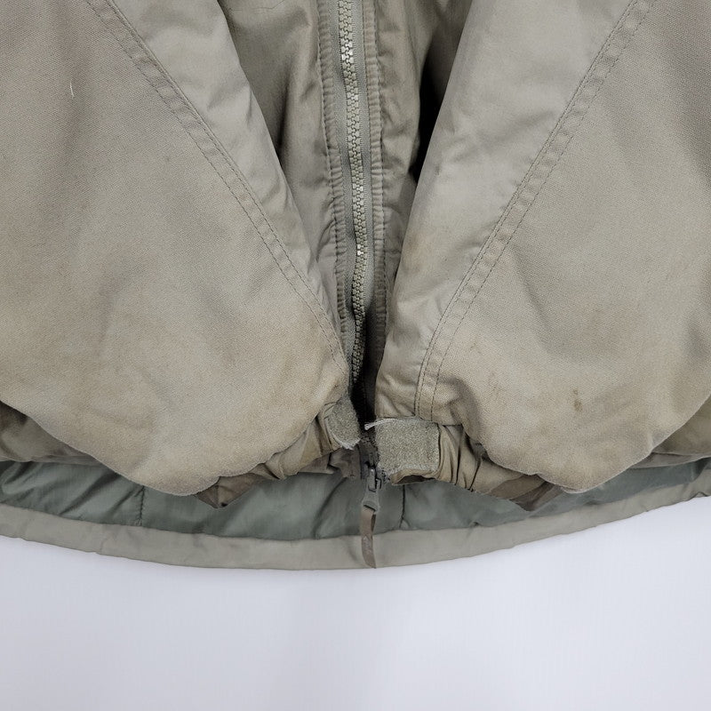 【現状渡し品】【メンズ】 U.S.ARMY ユーエスアーミー ECWCS GEN3 LEVEL7 PRIMALOFT JACKET 911QY-07-D-0003 レベル7 プリマロフト ジャケット WILDTHINGS社製 アウター 146-251004-as-06-izu サイズ：M-REG カラー：グレー系 万代Net店