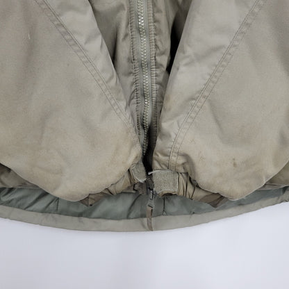 【現状渡し品】【メンズ】 U.S.ARMY ユーエスアーミー ECWCS GEN3 LEVEL7 PRIMALOFT JACKET 911QY-07-D-0003 レベル7 プリマロフト ジャケット WILDTHINGS社製 アウター 146-251004-as-06-izu サイズ：M-REG カラー：グレー系 万代Net店