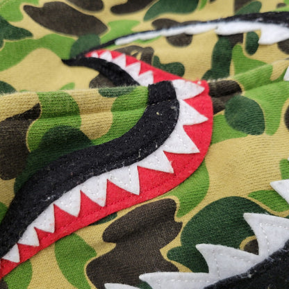 【中古品】【メンズ】 A BATHING APE アベイシングエイプ ABC CAMO SEPARATE SHARK FULL ZIP HOODIE 001ZPK701011F カモ セパレート シャーク フルジップ フーディー パーカー 長袖 トップス 142-251004-as-12-izu サイズ：2XL カラー：マルチカラー 万代Net店