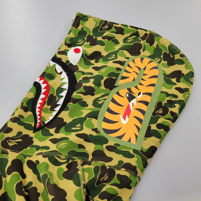 【中古品】【メンズ】 A BATHING APE アベイシングエイプ ABC CAMO SEPARATE SHARK FULL ZIP HOODIE 001ZPK701011F カモ セパレート シャーク フルジップ フーディー パーカー 長袖 トップス 142-251004-as-12-izu サイズ：2XL カラー：マルチカラー 万代Net店