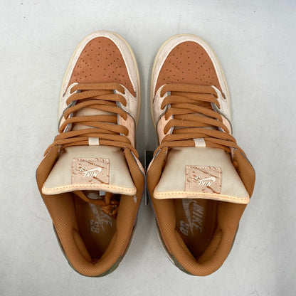 【中古美品】【メンズ】 NIKE SB ナイキエスビー FV5926-200 DUNK LOW PRO PRM ダンク ロー プロ プレミアム スニーカー 靴 160-251011-cs-02-izu サイズ：27cm カラー：CRIMSON TINT AND AMBER BROWN/TROCADERO GARDENS 万代Net店