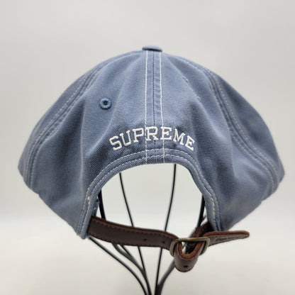 【中古品】【メンズ/レディース】 Supreme シュプリーム 25AW DISTRESSED SCRIPT 6-PANEL ディストレスト スクリプト 6パネル キャップ 帽子 185-251013-km-05-izu サイズ：F カラー：SLATE 万代Net店