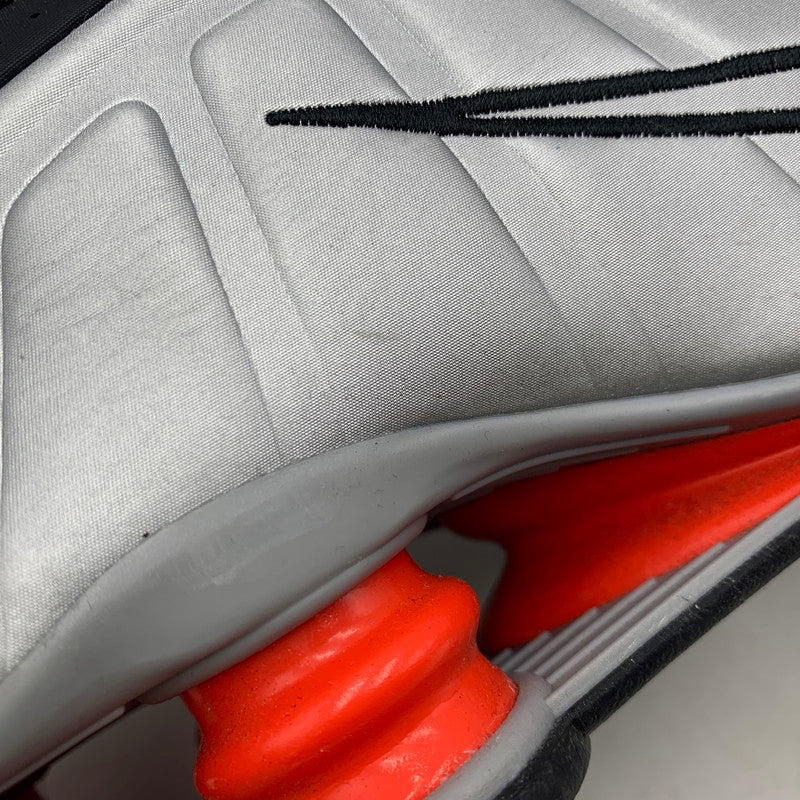 【中古品】【メンズ】 NIKE ナイキ HQ1988-002 SHOX R4 ショックス スニーカー 靴 160-251014-cs-01-izu サイズ：28cm カラー：METALLIC SILVER/RED 万代Net店