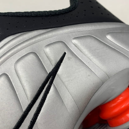 【中古品】【メンズ】 NIKE ナイキ HQ1988-002 SHOX R4 ショックス スニーカー 靴 160-251014-cs-01-izu サイズ：28cm カラー：METALLIC SILVER/RED 万代Net店