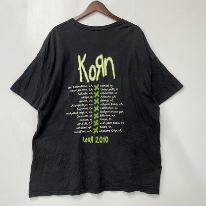 【現状渡し品】【メンズ】 HANES ヘインズ HEAVY WEIGHT KORN ZOMBIE TOUR 2010 BAND T-SHIRT c2010 ヘビーウェイト コーン バンド Tシャツ 半袖 プリント トップス 146-251018-ay-04-izu サイズ：2XL カラー：ブラック 万代Net店
