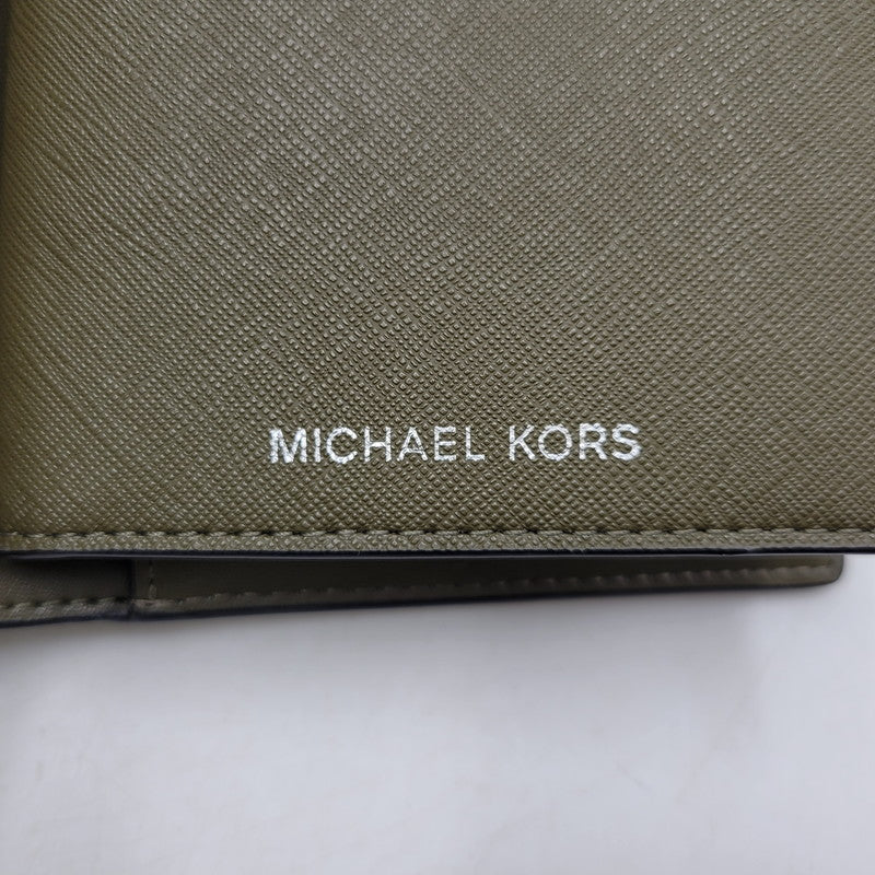 【中古美品】【メンズ/レディース】 Michael Kors マイケルコース COOPER SAFFIANO LEATHER BILLFOLD WALLET WITH PASS CASE 36S5LCOF2U レザー ビルフォールド ウォレット パスケース 財布 201-251027-as-28-izu カラー：オリーブ 万代Net店