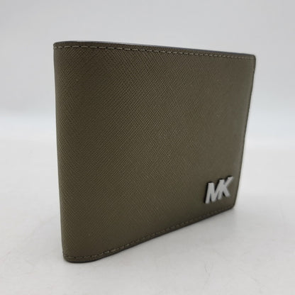 【中古美品】【メンズ/レディース】 Michael Kors マイケルコース COOPER SAFFIANO LEATHER BILLFOLD WALLET WITH PASS CASE 36S5LCOF2U レザー ビルフォールド ウォレット パスケース 財布 201-251027-as-28-izu カラー：オリーブ 万代Net店