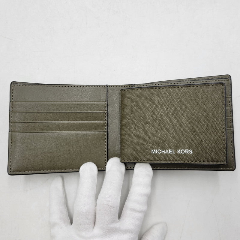 【中古美品】【メンズ/レディース】 Michael Kors マイケルコース COOPER SAFFIANO LEATHER BILLFOLD WALLET WITH PASS CASE 36S5LCOF2U レザー ビルフォールド ウォレット パスケース 財布 201-251027-as-28-izu カラー：オリーブ 万代Net店