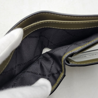 【中古美品】【メンズ/レディース】 Michael Kors マイケルコース COOPER SAFFIANO LEATHER BILLFOLD WALLET WITH PASS CASE 36S5LCOF2U レザー ビルフォールド ウォレット パスケース 財布 201-251027-as-28-izu カラー：オリーブ 万代Net店