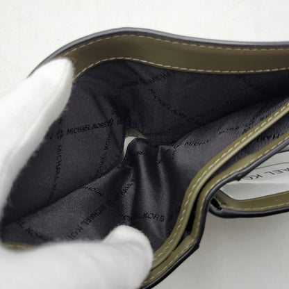 【中古美品】【メンズ/レディース】 Michael Kors マイケルコース COOPER SAFFIANO LEATHER BILLFOLD WALLET WITH PASS CASE 36S5LCOF2U レザー ビルフォールド ウォレット パスケース 財布 201-251027-as-28-izu カラー：オリーブ 万代Net店