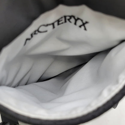 【中古品】【メンズ/レディース】 ARC'TERYX アークテリクス MANTIS 2 WAIST PACK X000008973 1224X000008973 マンティス2 ウェストパック バッグ カバン 鞄 188-251027-as-33-izu カラー：ブラック 万代Net店