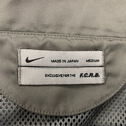 【中古品】【メンズ】 F.C.R.B.×NIKE エフシーアールビー×ナイキ NYLON JACKET ナイロン ジャケット アウター 142-251022-cs-03-izu サイズ：M カラー：グレー 万代Net店