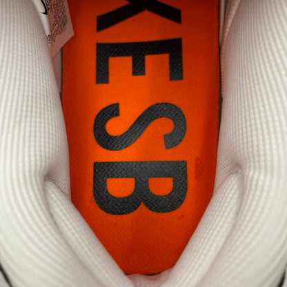 【中古美品】【メンズ/レディース】 NIKE SB ナイキエスビー × TIGHTBOOTH タイトブース DUNK LOW PRO QS FD2629-100 ダンク ロー プロ QS スニーカー シューズ 靴 160-251028-as-11-izu サイズ：26cm カラー：WHITE/BLACK-SAFETY ORANGE 万代Net店