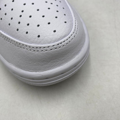 【中古美品】【メンズ/レディース】 NIKE SB ナイキエスビー × NICOLE HAUSE ニコールハウゼ DUNK LOW PRO FZ8802-100 ダンク ロー プロ スニーカー シューズ 靴 160-251028-as-10-izu サイズ：26cm カラー：WHITE/UNIVERSITY BLUE-WHITE 万代Net店