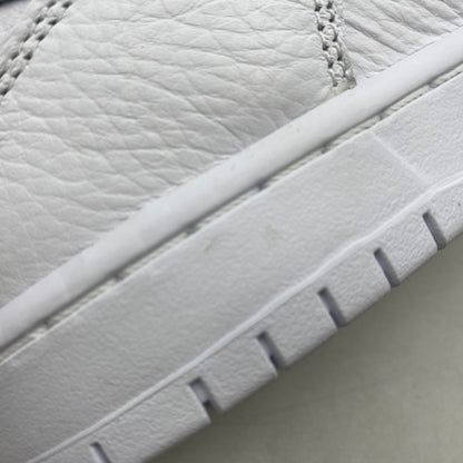 【中古美品】【メンズ/レディース】 NIKE SB ナイキエスビー × NICOLE HAUSE ニコールハウゼ DUNK LOW PRO FZ8802-100 ダンク ロー プロ スニーカー シューズ 靴 160-251028-as-10-izu サイズ：26cm カラー：WHITE/UNIVERSITY BLUE-WHITE 万代Net店