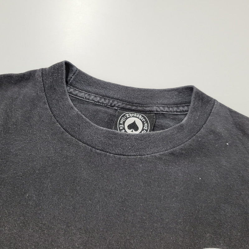 【現状渡し品】【メンズ】 OLD THRASHER オールドスラッシャー MAGAZINE DESIGN SS TEE マガジン デザイン ショートスリーブ Tシャツ トップス 半袖 142-251101-cs-08-izu サイズ：S カラー：ブラック 万代Net店