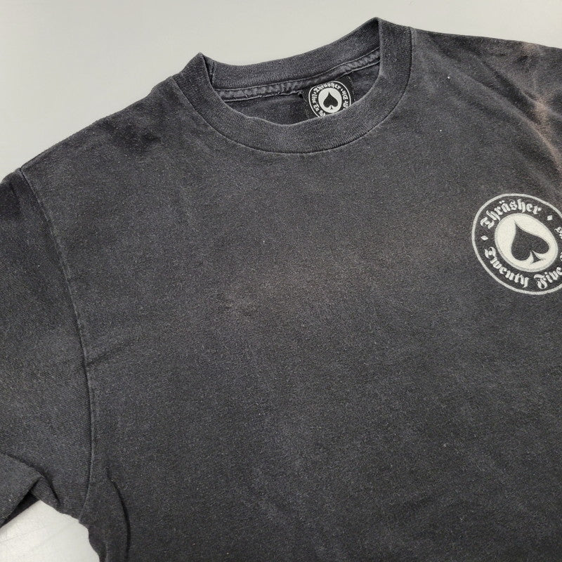 【現状渡し品】【メンズ】 OLD THRASHER オールドスラッシャー MAGAZINE DESIGN SS TEE マガジン デザイン ショートスリーブ Tシャツ トップス 半袖 142-251101-cs-08-izu サイズ：S カラー：ブラック 万代Net店