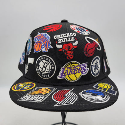 【中古品】【メンズ/レディース】 NEWERA ニューエラ TEAM LOGO ALLOVER チームロゴ オールオーバー NBA 9FIFTY ナインフィフティーSNAPBACK CAP スナップバック キャップ 帽子 185-251108-ya-10-izu サイズ：M/L カラー：BLACK 万代Net店