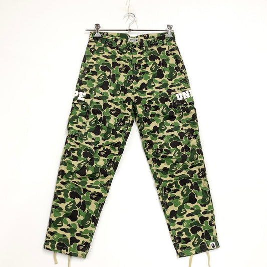 【中古品】【メンズ】 A BATHING APE アベイシングエイプ ×UNDEFEATED アンディーフィーテッド 001PTE231903X ABC 6 POCKET ポケット PANTS パンツ ズボン ボトムス 153-251104-ya-05-izu サイズ：S カラー：グリーン系 万代Net店