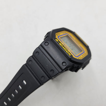 【中古品】【メンズ/レディース】 G-SHOCK ジーショック × ベガルタ仙台 DW-5600UE 30周年記念モデル デジタル 腕時計 196-251106-as-12-izu サイズ：48.9 × 42.8 × 13.4 mm カラー：ブラック系 万代Net店