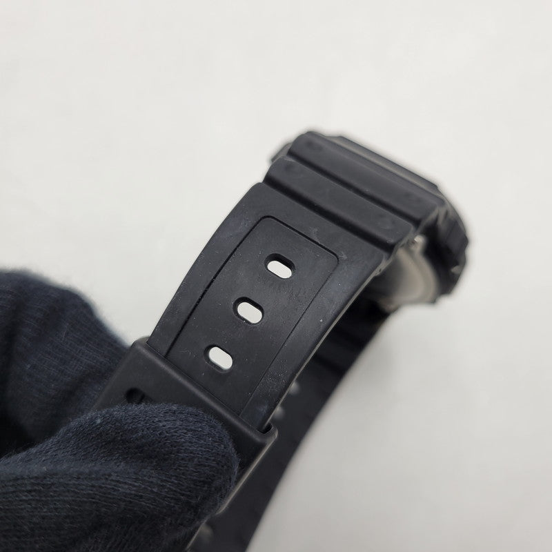 【中古品】【メンズ/レディース】 G-SHOCK ジーショック × ベガルタ仙台 DW-5600UE 30周年記念モデル デジタル 腕時計 196-251106-as-12-izu サイズ：48.9 × 42.8 × 13.4 mm カラー：ブラック系 万代Net店