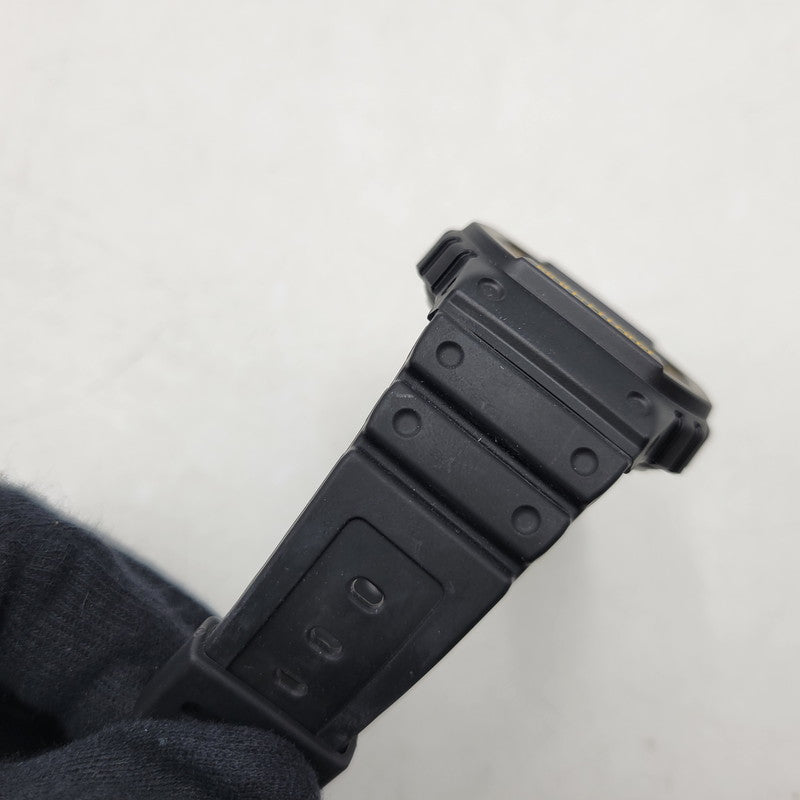 【中古品】【メンズ/レディース】 G-SHOCK ジーショック × ベガルタ仙台 DW-5600UE 30周年記念モデル デジタル 腕時計 196-251106-as-12-izu サイズ：48.9 × 42.8 × 13.4 mm カラー：ブラック系 万代Net店