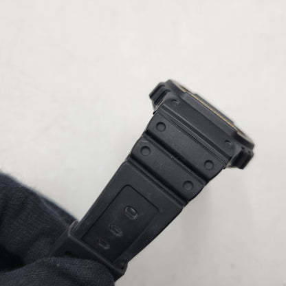 【中古品】【メンズ/レディース】 G-SHOCK ジーショック × ベガルタ仙台 DW-5600UE 30周年記念モデル デジタル 腕時計 196-251106-as-12-izu サイズ：48.9 × 42.8 × 13.4 mm カラー：ブラック系 万代Net店