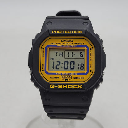 【中古品】【メンズ/レディース】 G-SHOCK ジーショック × ベガルタ仙台 DW-5600UE 30周年記念モデル デジタル 腕時計 196-251106-as-12-izu サイズ：48.9 × 42.8 × 13.4 mm カラー：ブラック系 万代Net店