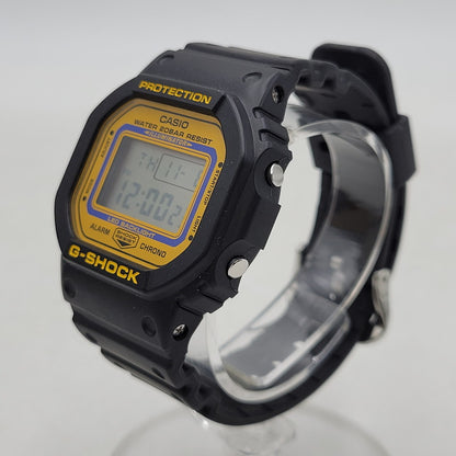 【中古品】【メンズ/レディース】 G-SHOCK ジーショック × ベガルタ仙台 DW-5600UE 30周年記念モデル デジタル 腕時計 196-251106-as-12-izu サイズ：48.9 × 42.8 × 13.4 mm カラー：ブラック系 万代Net店
