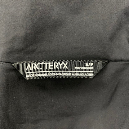 【中古品】【メンズ】 ARC'TERYX アークテリクス ATOM SL HOODY X000009560 アトム SL フーディ ジャケット アウター 144-251106-as-01-izu サイズ：S カラー：ブラック 万代Net店