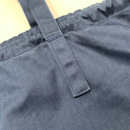 【中古品】【メンズ/レディース】 GRAPHPAPER グラフペーパー GU232-90074/ERA FOR GP SUVIN HERRIGBONE HELMET BAG イーラ フォー ジーピー スビン ヘリンボーン ヘルメットバッグ カバン 鞄 188-251108-ya-19-izu カラー：ネイビー 万代Net店