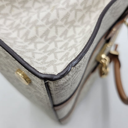 【中古品】【レディース】 SIGNATURE 2WAY BAG 30F9G0HS1B シグネチャー ハンドバッグ ショルダーバッグ カバン 鞄 188-251111-as-06-izu カラー：ホワイト×ブラウン 万代Net店