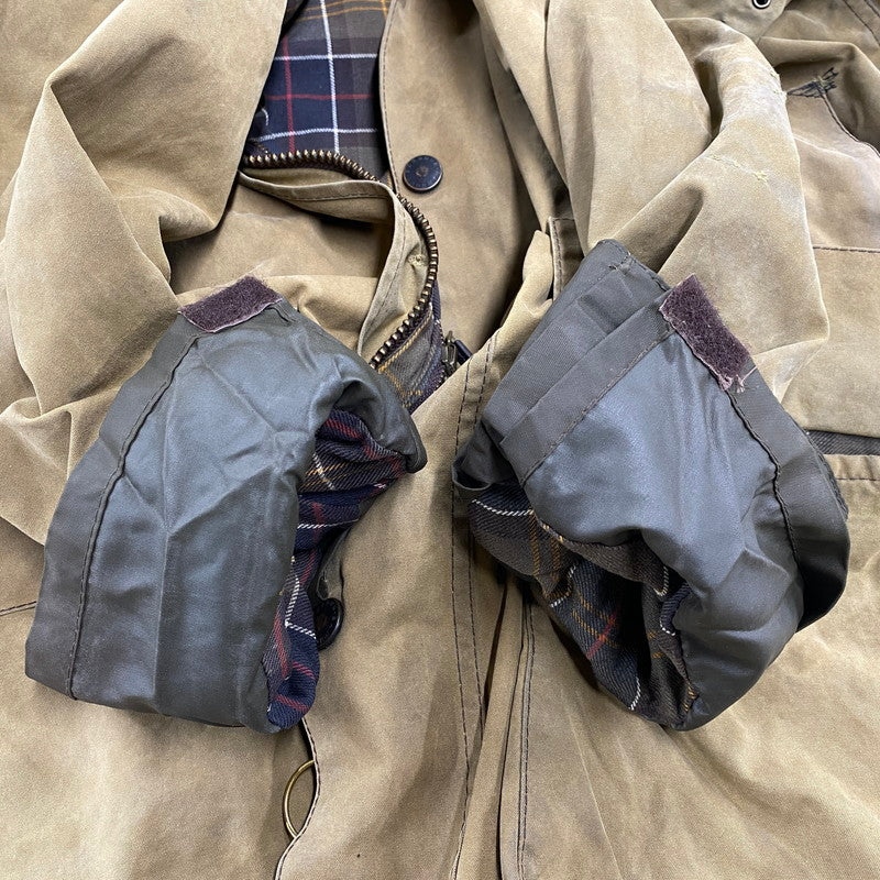 【現状渡し品】【メンズ】 Barbour バーブァー CLASSIC NORTHUMBRIA JACKET クラシック ノーザンブリア ジャケット 長袖 アウター 144-251114-ay-17-izu カラー：カーキ 万代Net店