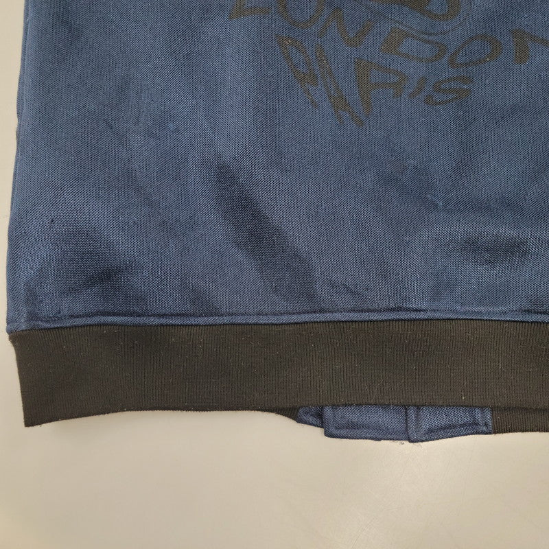 【中古品】【メンズ】 STUSSY ステューシー WORLD TOUR BACKPRINT POLYESTER JACKET ワールドツアー バックプリント ポリエステル ジャケット アウター 142-251123-cs-11-izu サイズ：M カラー：ネイビー×ブラック 万代Net店