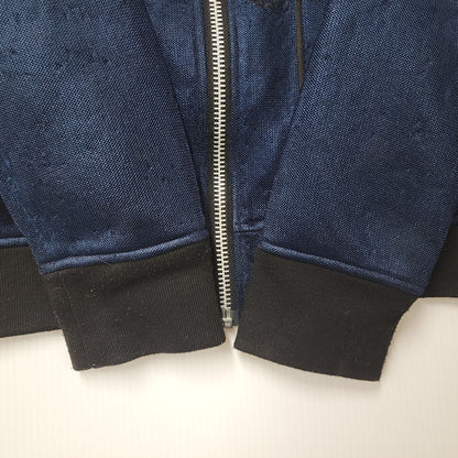 【中古品】【メンズ】 STUSSY ステューシー WORLD TOUR BACKPRINT POLYESTER JACKET ワールドツアー バックプリント ポリエステル ジャケット アウター 142-251123-cs-11-izu サイズ：M カラー：ネイビー×ブラック 万代Net店