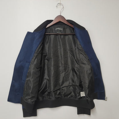 【中古品】【メンズ】 STUSSY ステューシー WORLD TOUR BACKPRINT POLYESTER JACKET ワールドツアー バックプリント ポリエステル ジャケット アウター 142-251123-cs-11-izu サイズ：M カラー：ネイビー×ブラック 万代Net店