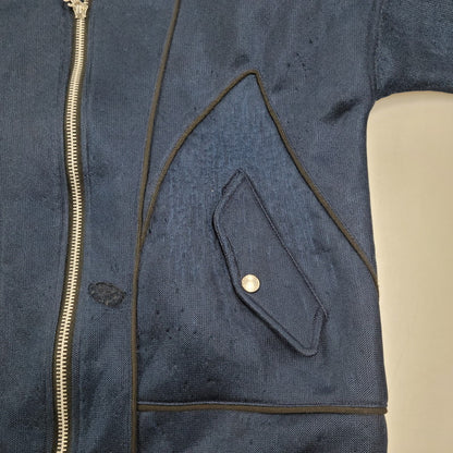 【中古品】【メンズ】 STUSSY ステューシー WORLD TOUR BACKPRINT POLYESTER JACKET ワールドツアー バックプリント ポリエステル ジャケット アウター 142-251123-cs-11-izu サイズ：M カラー：ネイビー×ブラック 万代Net店