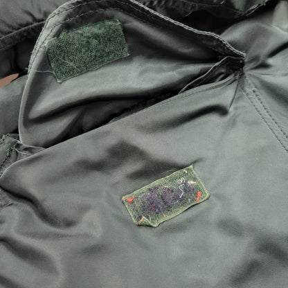 【現状渡し品】【メンズ】 ALPHA INDUSTRIES アルファインダストリーズ × SARCASTIC サキャスティック MA-1 FLIGHT JACKET SB0-1195-99 フライトジャケット USA製 アウター 145-251117-as-06-izu サイズ：L カラー：グリーン 万代Net店