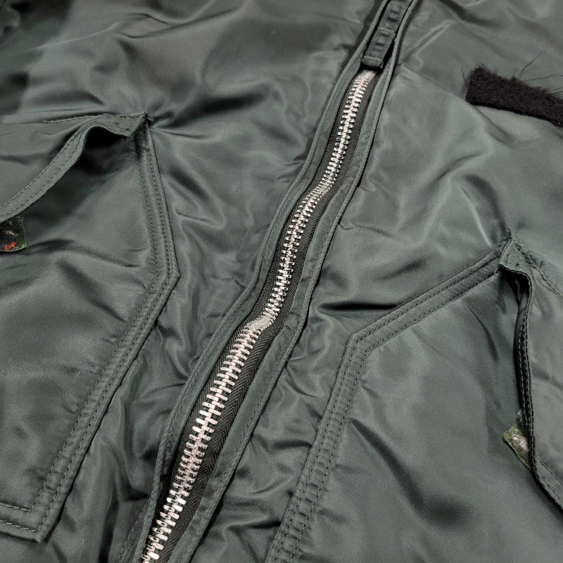 【現状渡し品】【メンズ】 ALPHA INDUSTRIES アルファインダストリーズ × SARCASTIC サキャスティック MA-1 FLIGHT JACKET SB0-1195-99 フライトジャケット USA製 アウター 145-251117-as-06-izu サイズ：L カラー：グリーン 万代Net店
