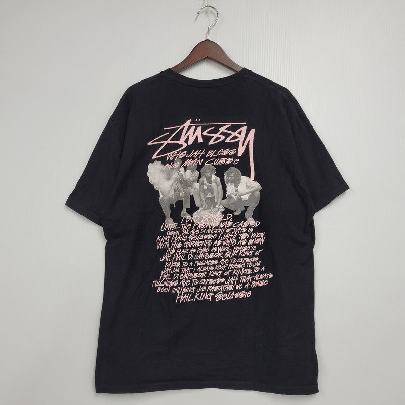 【中古品】【メンズ】 STUSSY ステューシー WHO JAH BLESS NO MAN CURSE SS TEE ショートスリーブ Tシャツ 半袖 トップス 142-251123-as-30-izu サイズ：L カラー：ブラック 万代Net店