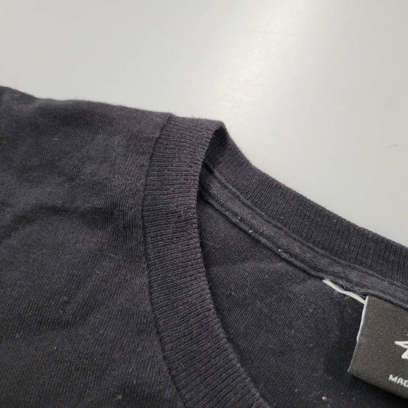 【中古品】【メンズ】 STUSSY ステューシー WHO JAH BLESS NO MAN CURSE SS TEE ショートスリーブ Tシャツ 半袖 トップス 142-251123-as-30-izu サイズ：L カラー：ブラック 万代Net店