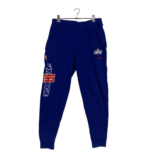 【中古品】【メンズ】 XLARGE×NEWERA×NBA エクストララージ×ニューエラ×エヌビーエー LOS ANGELES CLIPPERS SWEAT PANTS ロサンゼルス クリッパーズ スウェット パンツ ボトムス ズボン 153-251127-cs-08-izu サイズ：XL カラー：ブルー 万代Net店