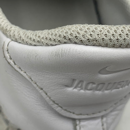 【中古品】【メンズ/レディース】 NIKE ナイキ ×JACQUEMUS ジャックムス DR0424-100 WOMEN'S J FORCE ウィメンズ ジェイ フォース 1 LOW LX ワン ロー エルエックス スニーカー シューズ 靴 160-251128-ya-02-izu サイズ：26cm カラー：WHITE 万代Net店