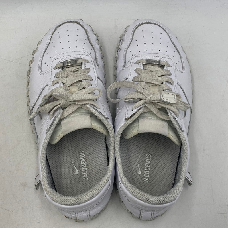 【中古品】【メンズ/レディース】 NIKE ナイキ ×JACQUEMUS ジャックムス DR0424-100 WOMEN'S J FORCE ウィメンズ ジェイ フォース 1 LOW LX ワン ロー エルエックス スニーカー シューズ 靴 160-251128-ya-02-izu サイズ：26cm カラー：WHITE 万代Net店
